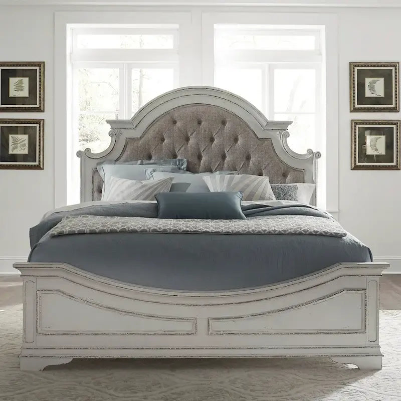 Ensemble de lit tapissé, commode avec miroir et table de nuit Magnolia Manor