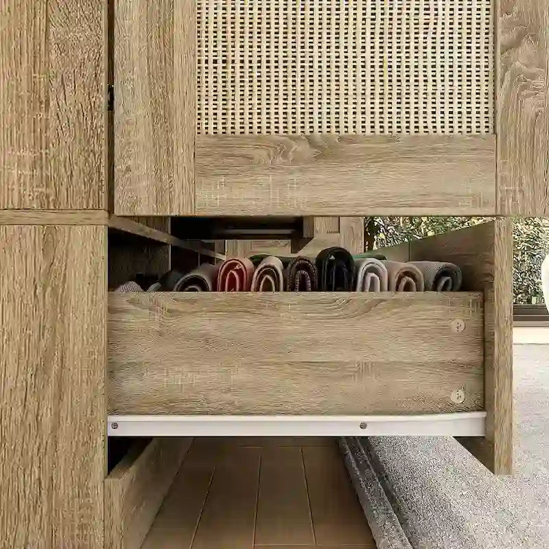 Armoire avec accents en rotin – Organiseur de vêtements spacieux et stylé
