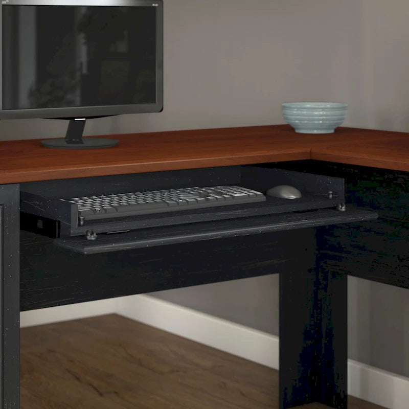 Bureau en L avec huche Fairview 60W par Bush Furniture