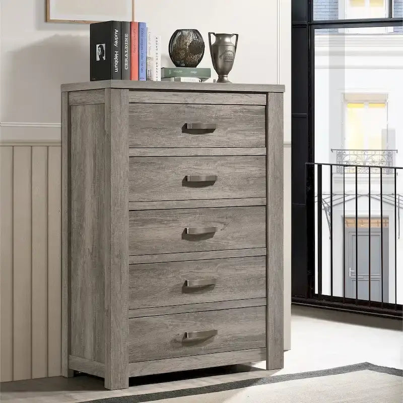 Ensemble de chambre à coucher contemporain Roundhill Furniture Floren en bois gris patiné, avec lit à panneau, commode, miroir, table de nuit et chiffonnier