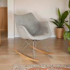 Fauteuil à bascule de pépinière LeisureMod Willow en tissu sergé/revêtement velours - Base en bois de frêne Eiffel, confort accru, parfait pour les chambres d'enfants