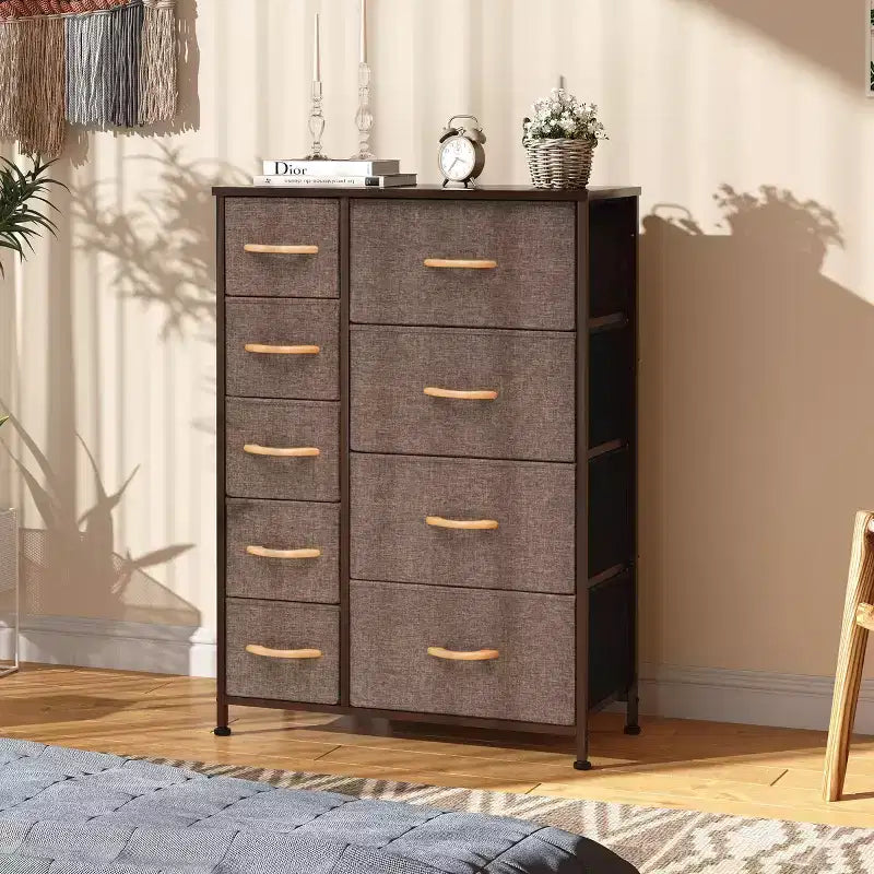 Crestlive Products Commode à 9 tiroirs pour chambre à coucher, tour de rangement verticale avec cadre en acier robuste, plateau en bois, tiroirs en tissu faciles à tirer, poignées en bois.