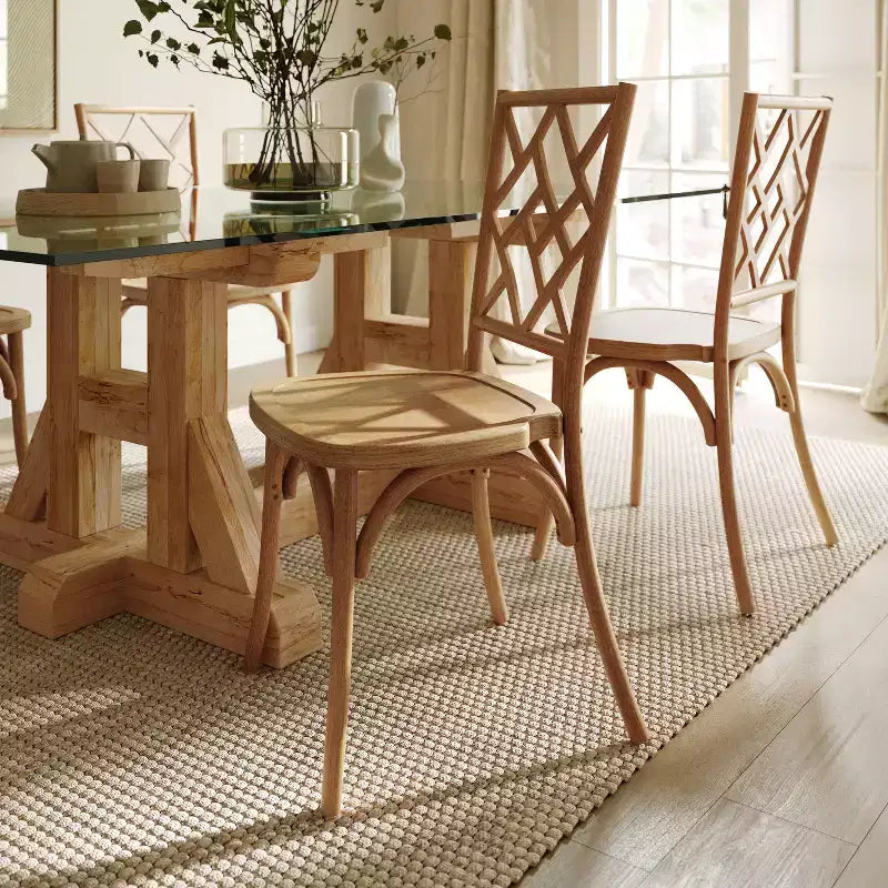 Chaise de salle à manger empilable Flash Furniture Brooklyn en bois massif de qualité commerciale avec dossier finement détaillé
