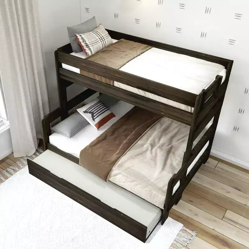 Lit superposé simple sur double de style ferme en bois massif Plank+Beam avec lit gigogne