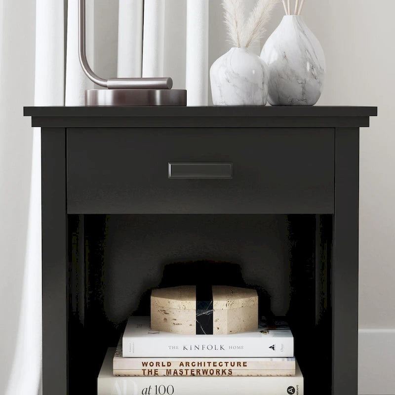 Lit Queen, table de nuit et commode Homestyles Oak Park en bois noir