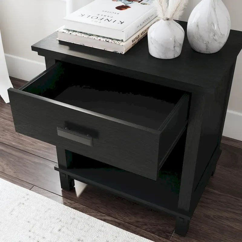 Lit Queen, table de nuit et commode Homestyles Oak Park en bois noir