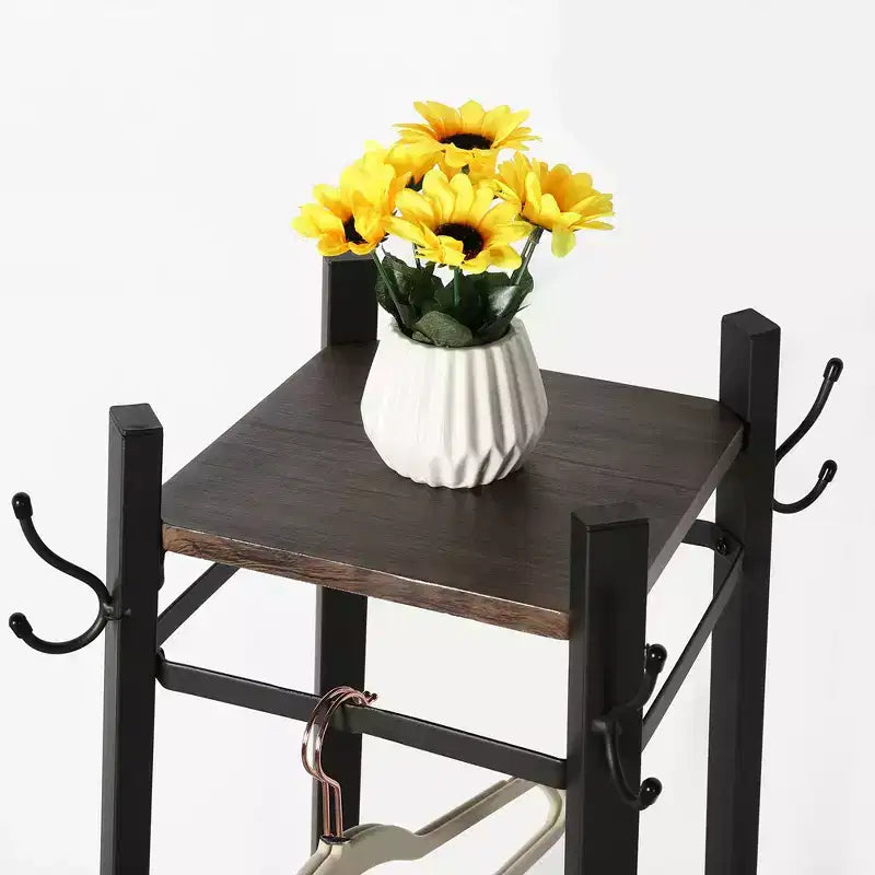 Portemanteau industriel autoportant VECELO avec panier métallique, 2 étagères et 8 crochets doubles – Meuble d'entrée pour chapeaux, sacs et écharpes