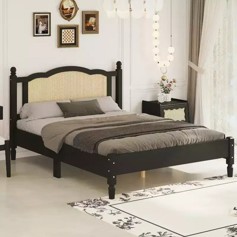 Lit plateforme en bois Queen/Full avec tête de lit en rotin naturel, cadre de lit vintage avec support à lattes en bois 4B - ModernLuxe
