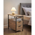 Table de chevet mince à 2 tiroirs avec 2 étagères ouvertes et station de recharge pour salon ou chambre à coucher