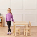 Table en bois dur ECR4Kids 24 po x 24 po et deux chaises 12 po, 3 pièces