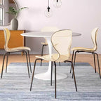 LeisureMod Oyster Chaises de salle à manger transparentes (lot de 2) - Empilables, dossier incurvé, avec pieds en acier inoxydable noir pour cuisine ou salle à manger