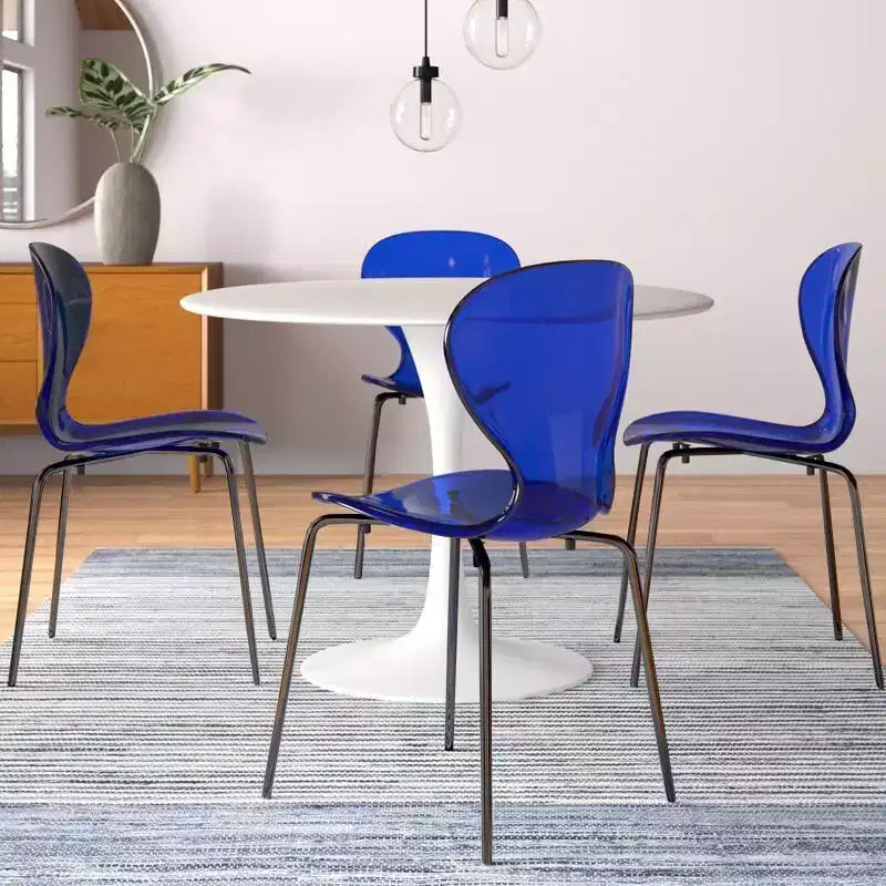 LeisureMod Oyster Chaises de salle à manger transparentes (lot de 2) - Empilables, dossier incurvé, avec pieds en acier inoxydable noir pour cuisine ou salle à manger