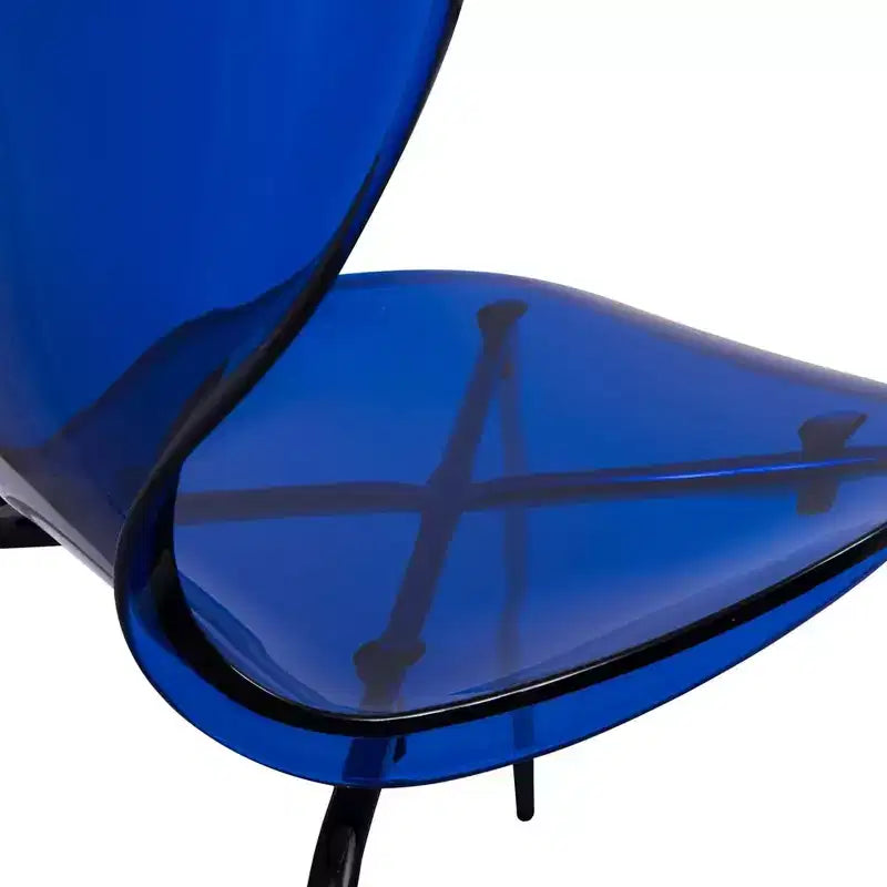 LeisureMod Oyster Chaises de salle à manger transparentes (lot de 2) - Empilables, dossier incurvé, avec pieds en acier inoxydable noir pour cuisine ou salle à manger