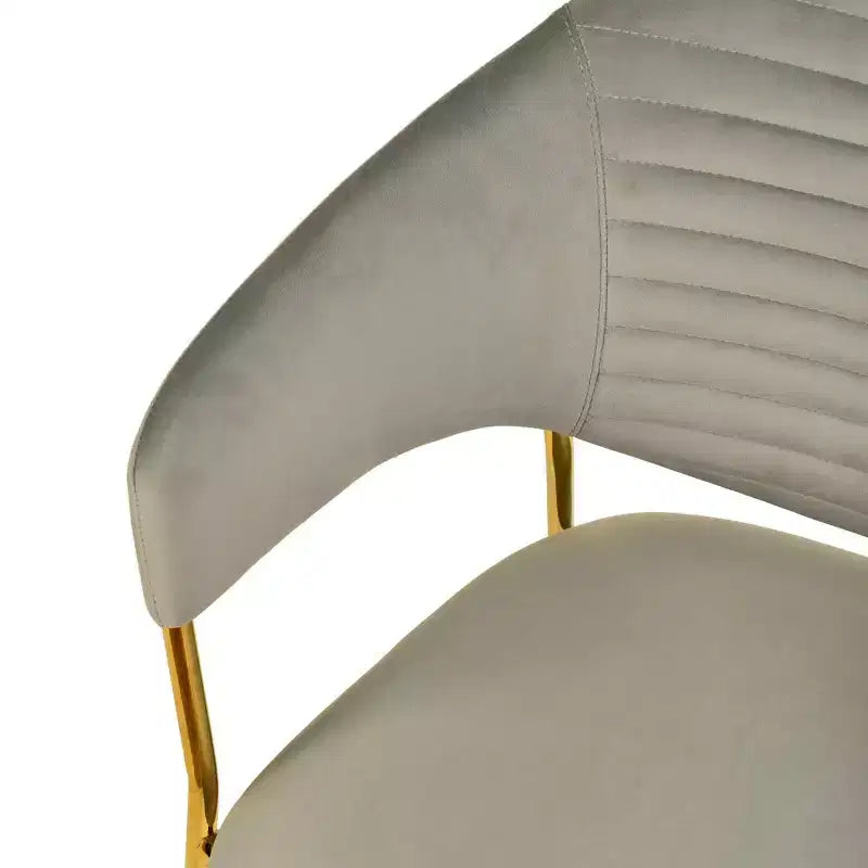 Chaise de salle à manger LeisureMod recouverte de cuir et de velours, assise et dossier rembourrés ergonomiques, piètement en acier inoxydable durable Fauteuil d'appoint Série Bella