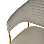 Chaise de salle à manger LeisureMod recouverte de cuir et de velours, assise et dossier rembourrés ergonomiques, piètement en acier inoxydable durable Fauteuil d'appoint Série Bella