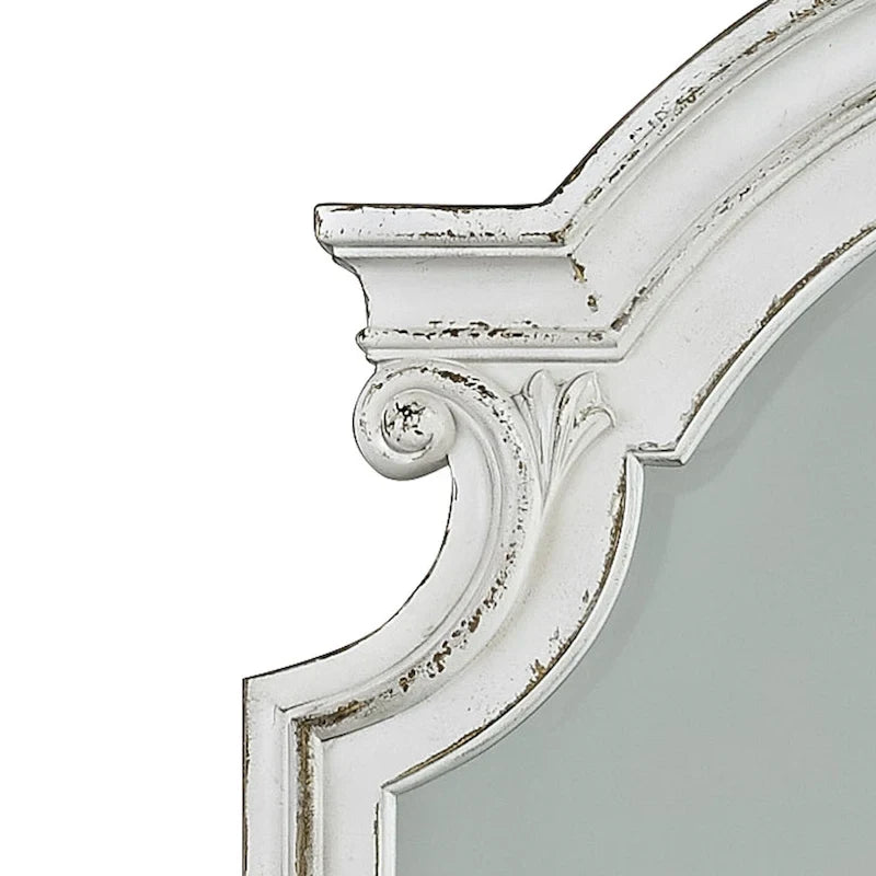 Lit traîneau capitonné, commode avec miroir et table de chevet Magnolia Manor, blanc antique et écorce patinée