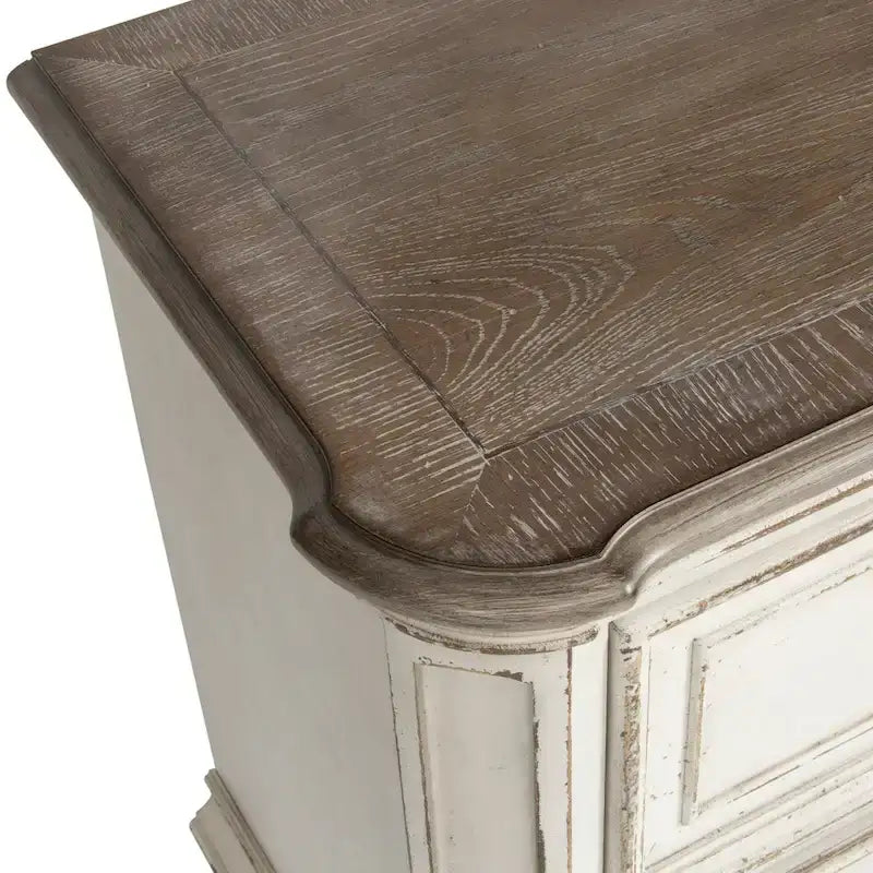 Lit traîneau capitonné, commode avec miroir et table de chevet Magnolia Manor, blanc antique et écorce patinée