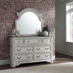 Lit traîneau capitonné, commode avec miroir et table de chevet Magnolia Manor, blanc antique et écorce patinée