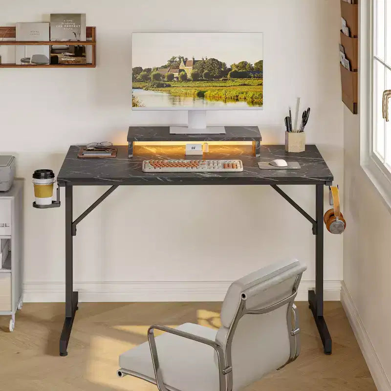 Bestier Bureau de Gamer 42 Petit Bureau d'Ordinateur pour Bureau à Domicile avec Lumières LED et Support de Moniteur