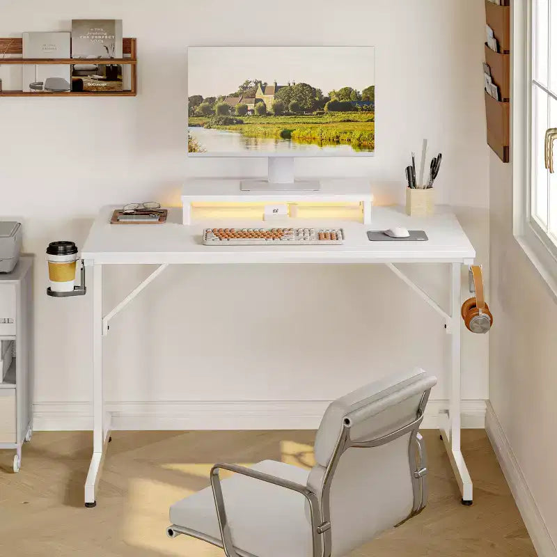Bestier Bureau de Gamer 42 Petit Bureau d'Ordinateur pour Bureau à Domicile avec Lumières LED et Support de Moniteur