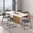 Chaise de salle à manger LeisureMod rembourrée en cuir avec dossier en hêtre et pieds en fer, lot de 4, série Lyra