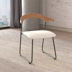 Chaise de salle à manger LeisureMod rembourrée en cuir avec dossier en hêtre et pieds en fer, lot de 4, série Lyra