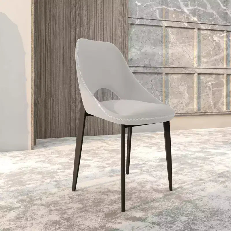 Lot de 4 chaises de salle à manger rembourrées LeisureMod Collection Amalfi avec dossier ouvert incurvé et pieds en fer thermolaqué pour cuisine et salle à manger
