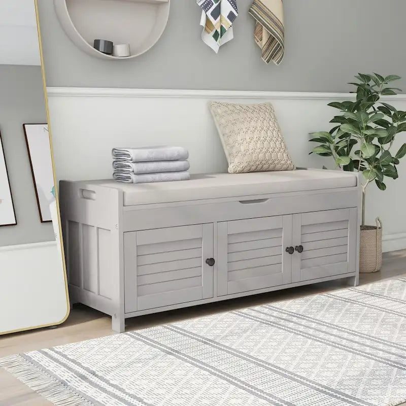 Banc de rangement avec 3 portes persiennes, coussin amovible et espace de rangement caché - 110,5 L x 40,6 l x 45,7 H cm