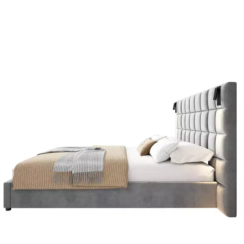 Cadre de lit plateforme rembourré King/Queen Size avec tête de lit large, lampe de lecture et port USB, velours, gris - ModernLuxe