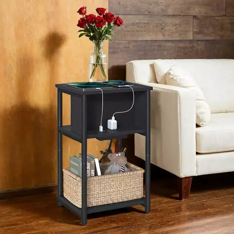 Table d'appoint avec station de recharge intégrée Table de chevet à 3 niveaux avec ports USB et prises de courant pour le salon
