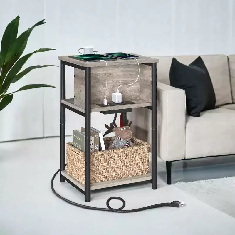 Table d'appoint avec station de recharge intégrée Table de chevet à 3 niveaux avec ports USB et prises de courant pour le salon