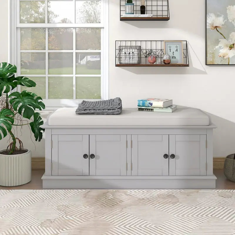 Banc de rangement 4 portes avec étagères réglables et coussin amovible – 42,7 long. x 15,9 larg. x 17,4 haut.