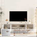 Meuble TV blanc cannelé 68 avec prise de courant, meuble TV avec portes de rangement, meuble média console TV, pour TV de 55+ pouces