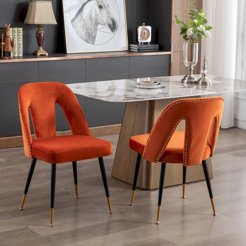 Lot de 2 chaises de salle à manger modernes et contemporaines rembourrées avec clous décoratifs et pieds en métal