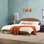 Lit Saracina Home King Boho avec tête de lit arquée en pin massif