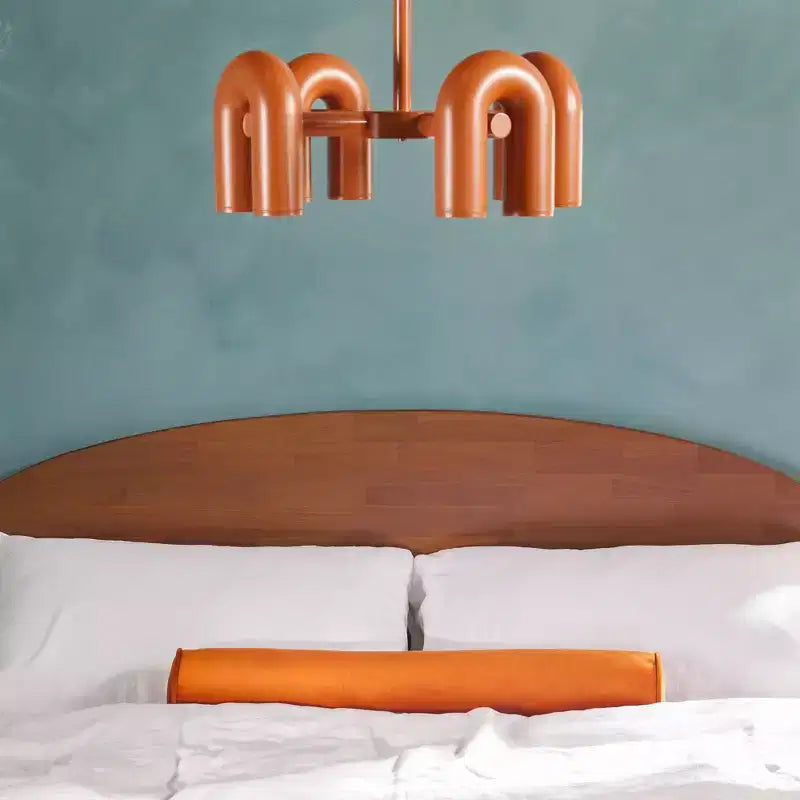 Lit Saracina Home King Boho avec tête de lit arquée en pin massif