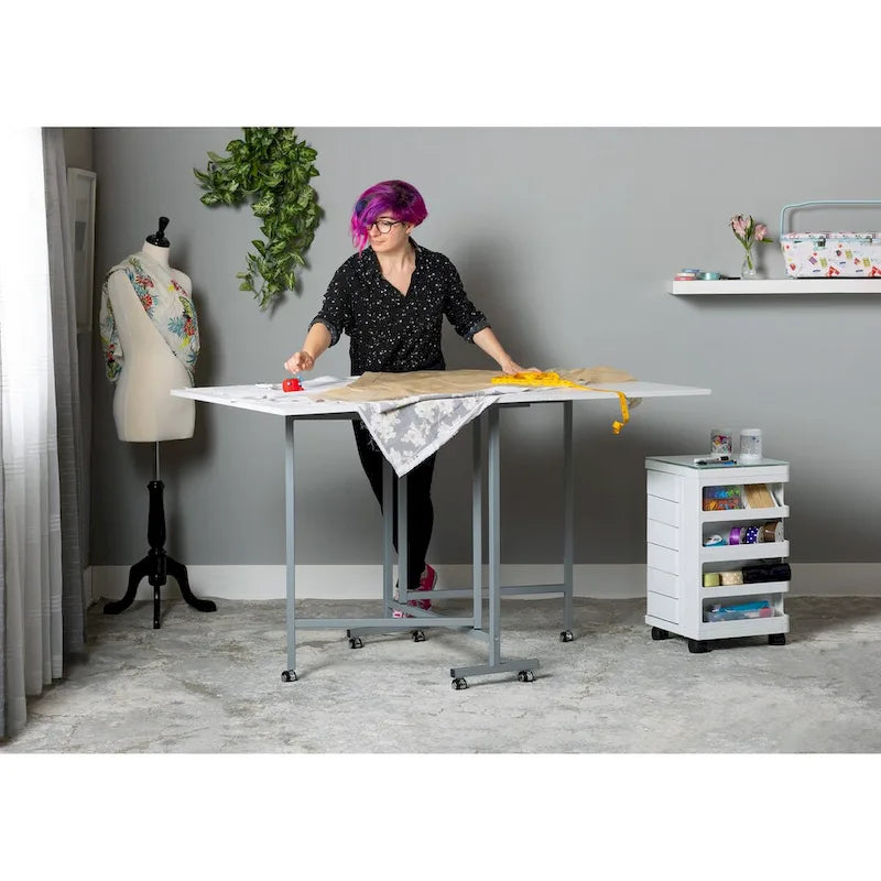 Table pour machine à coudre et de découpe Studio Designs, avec revêtement en poudre blanc