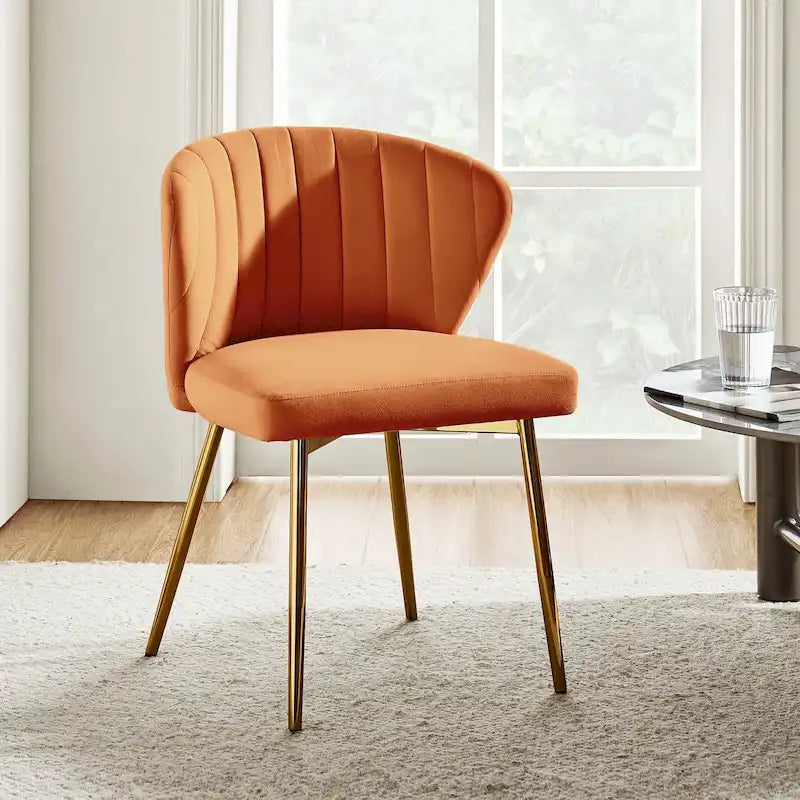 Chaise d'appoint de salle à manger moderne capitonnée Luna Modern Glam avec petit piétement par HULALA HOME