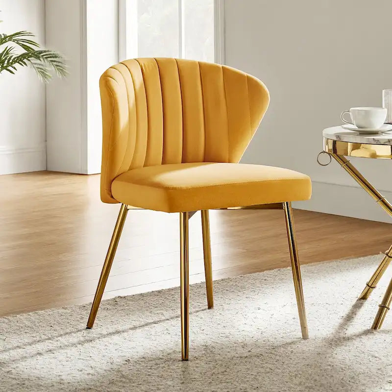 Chaise d'appoint de salle à manger moderne capitonnée Luna Modern Glam avec petit piétement par HULALA HOME