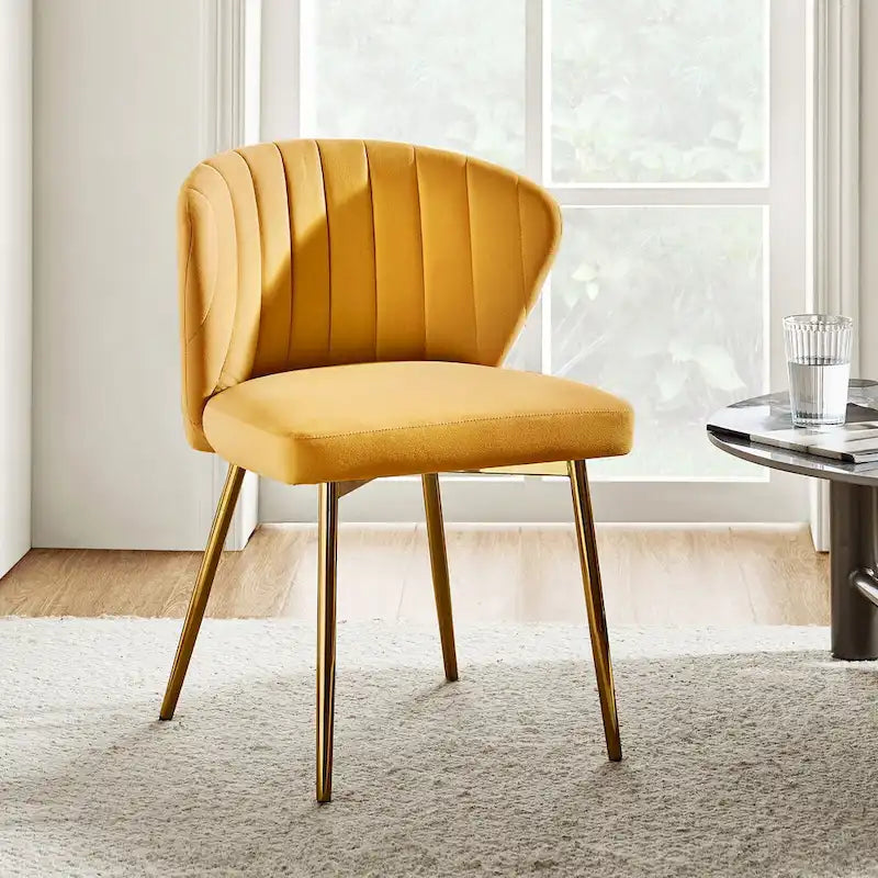 Chaise d'appoint de salle à manger moderne capitonnée Luna Modern Glam avec petit piétement par HULALA HOME