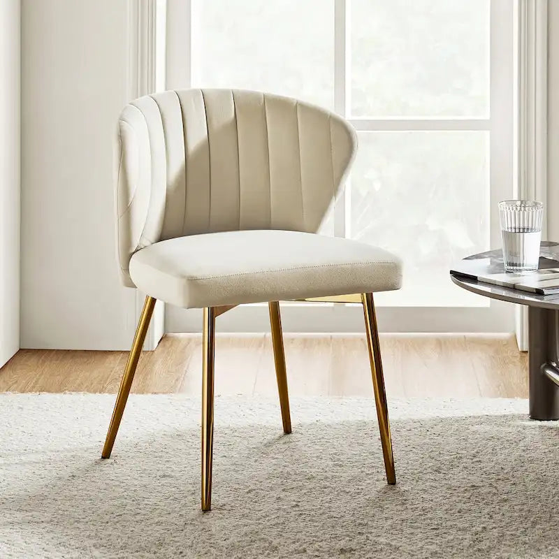 Chaise d'appoint de salle à manger moderne capitonnée Luna Modern Glam avec petit piétement par HULALA HOME