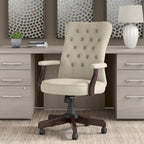 Chaise de bureau capitonnée à dossier haut Salinas avec accoudoirs par Bush Furniture