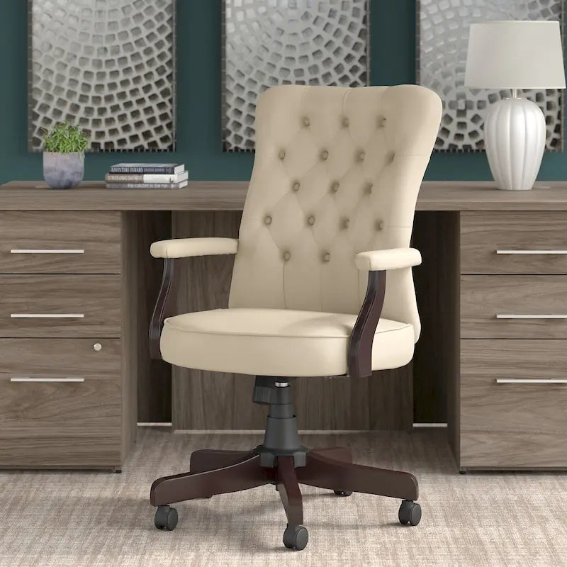 Chaise de bureau capitonnée à dossier haut Salinas avec accoudoirs par Bush Furniture
