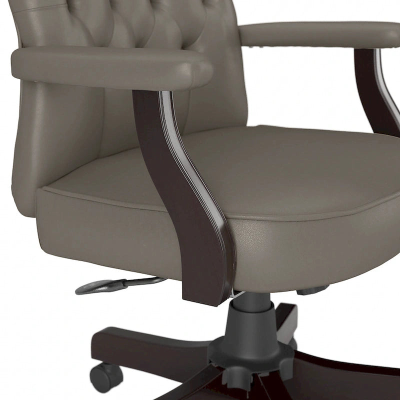 Chaise de bureau capitonnée à dossier haut Salinas avec accoudoirs par Bush Furniture