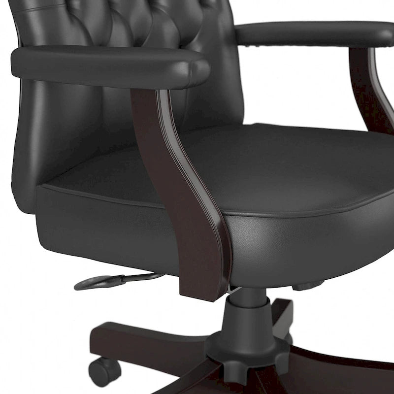 Chaise de bureau capitonnée à dossier haut Salinas avec accoudoirs par Bush Furniture