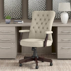 Chaise de bureau capitonnée à dossier haut Salinas avec accoudoirs par Bush Furniture