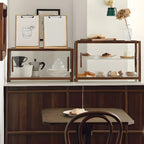 Élégante vitrine de collection en bois avec portes coulissantes