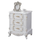 Table de chevet traditionnelle en bois blanc sculpté à 3 tiroirs